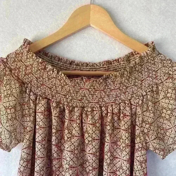 En Creme Red White Abstract Smocked Collar Flowy Sleeve Blouse Size Small - Picture 5 of 14